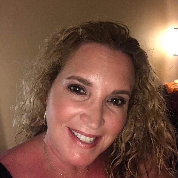 Meet your Posher, Esther - Picture 2 of 2